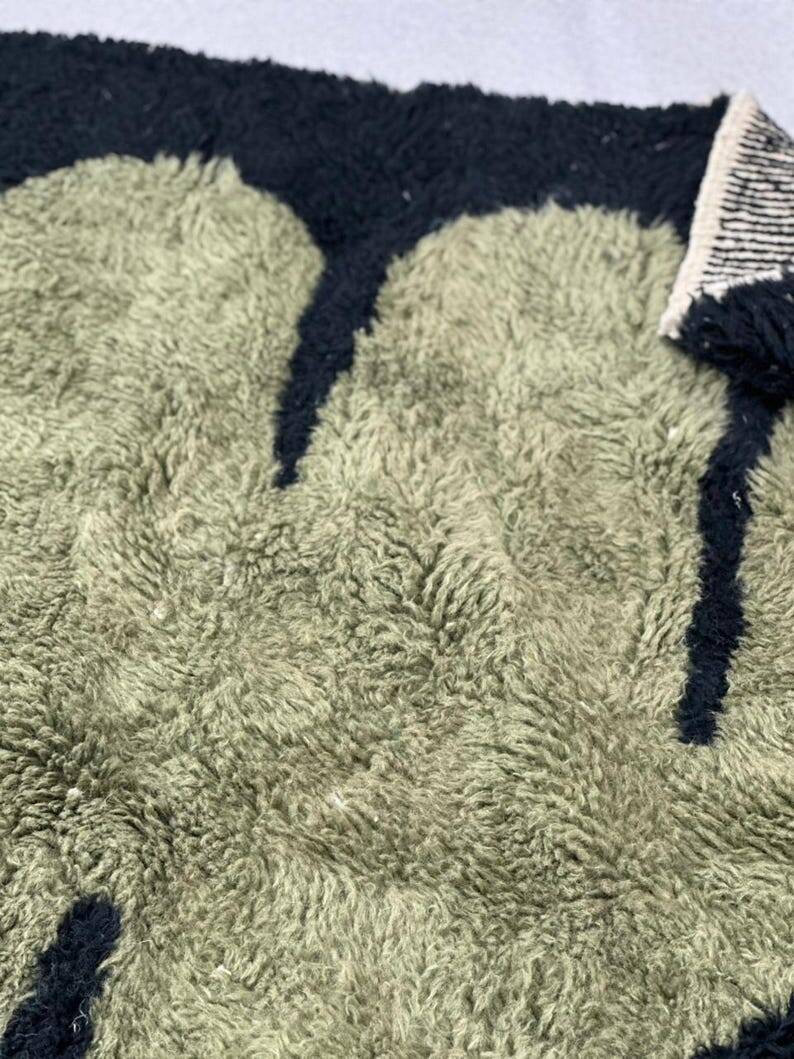 Handmade Moroccan rug 270cm x 150cm
