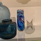 Vase en verre bleuté, signé Morin, Dieulefit