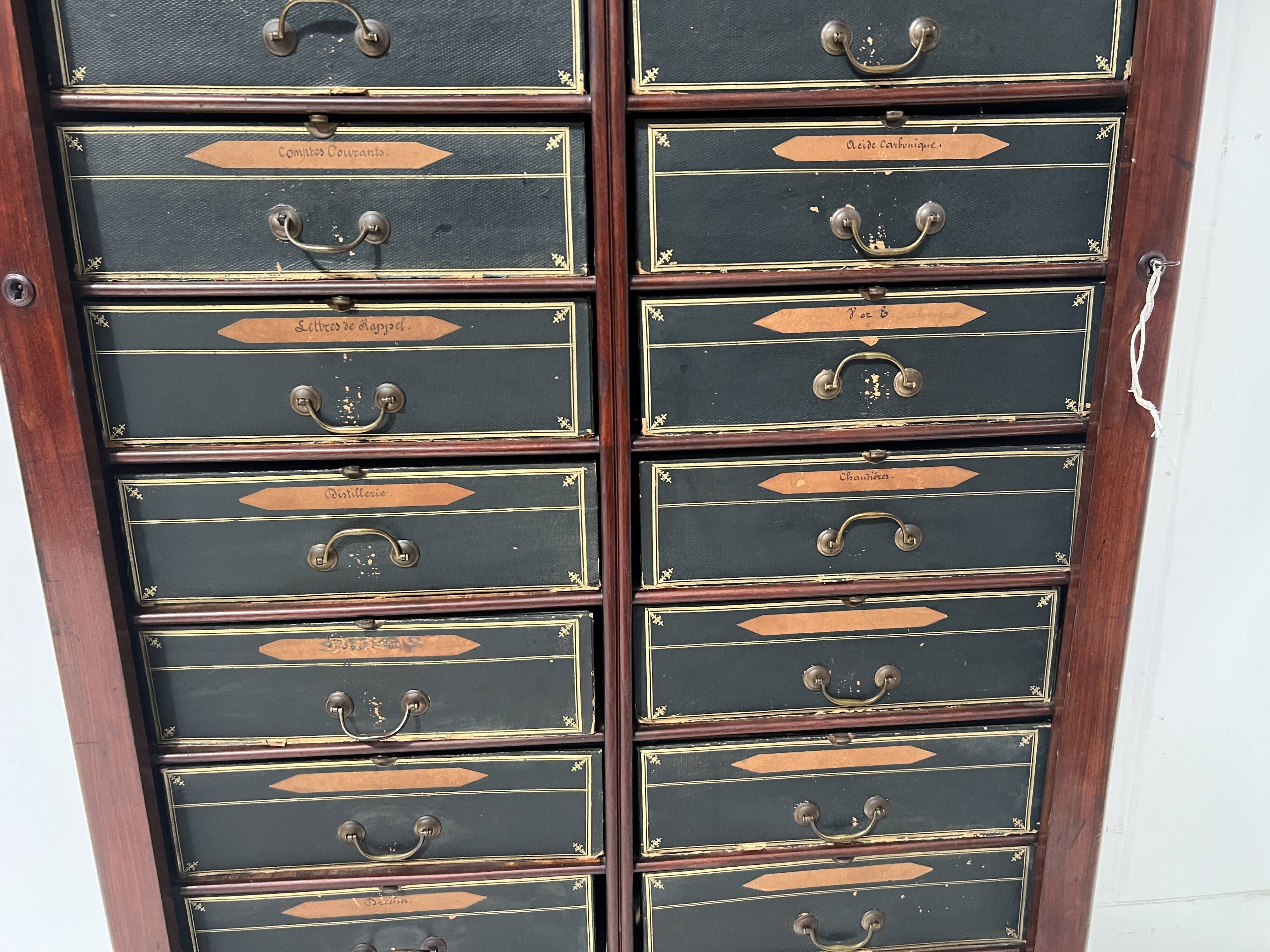 Louis Philippe period cabinet in mahogany veneer, 19th century.