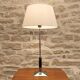 Lampe néoclassique en métal chromé