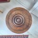 Tabouret tripode en bois massif