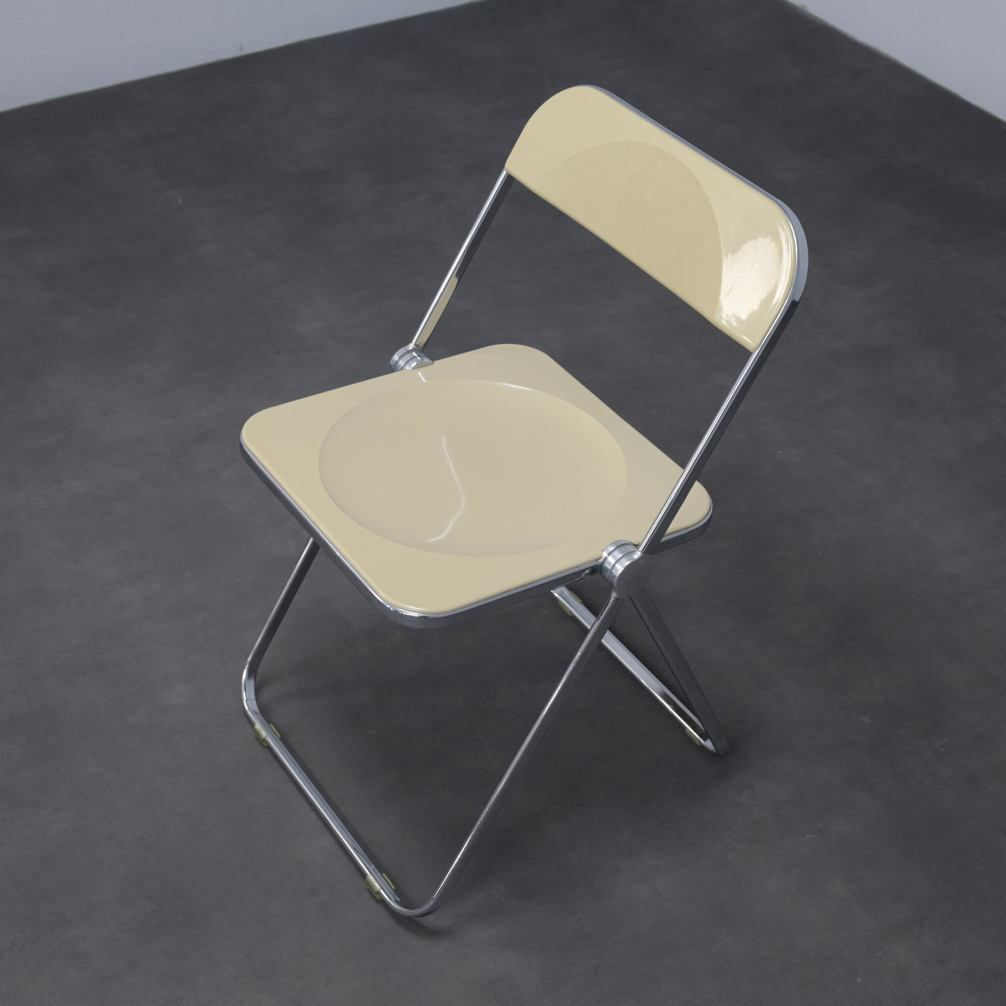 Paire de chaises pliantes Plia par Giancarlo Piretti pour Castelli, années 1970.