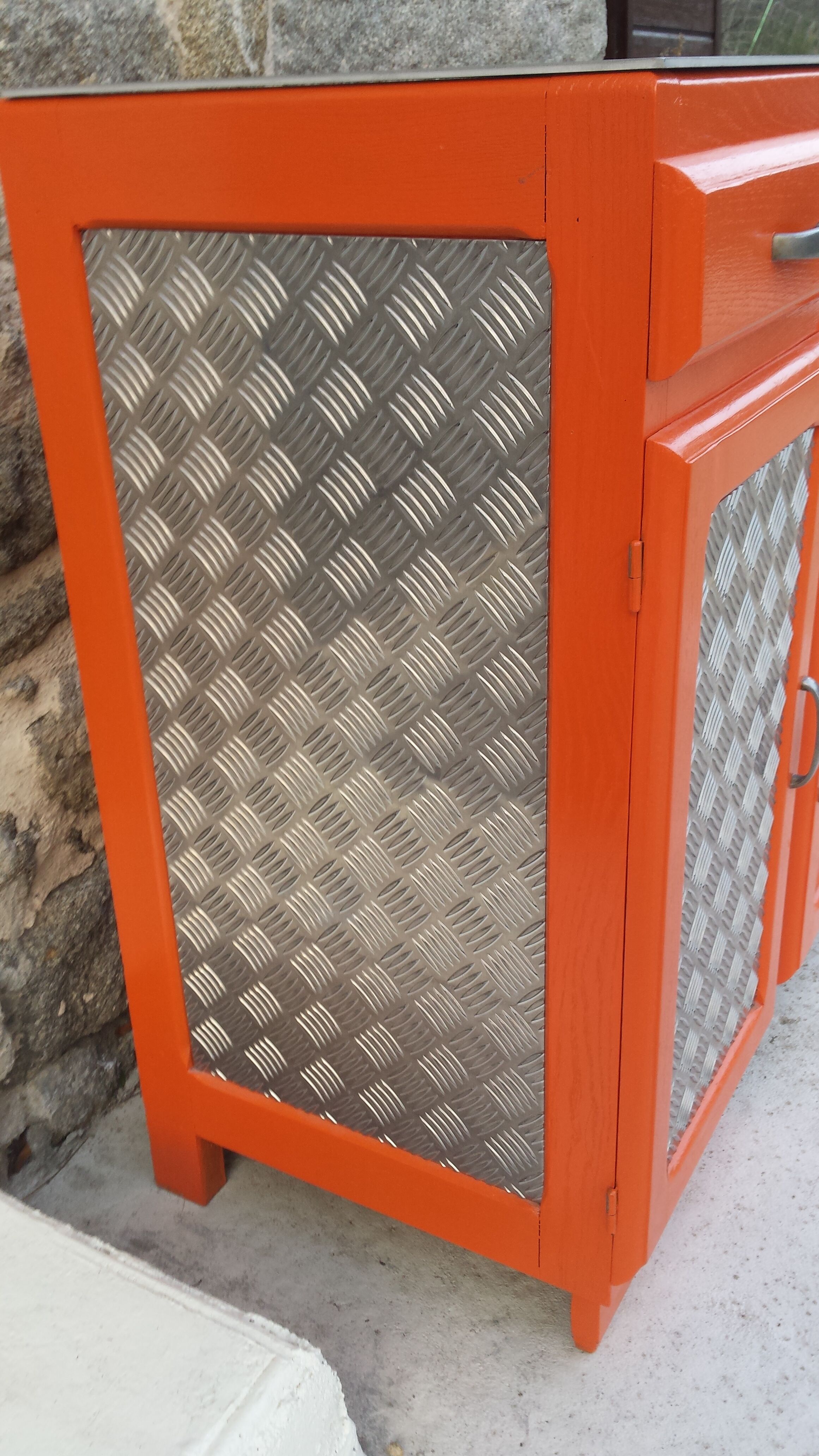 Buffet mado orange et inox