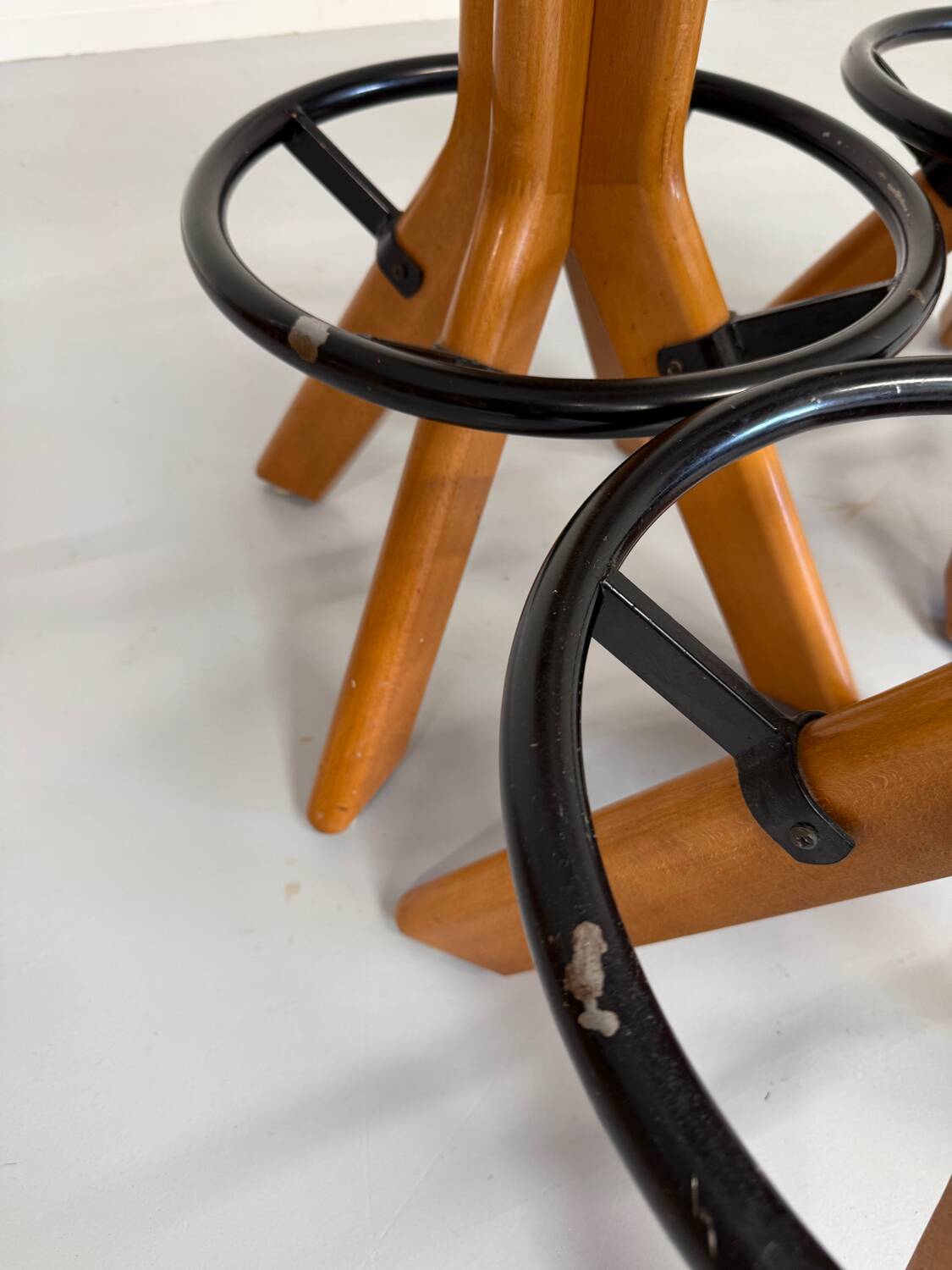 Set of 4 solid elm wood bar stools, vintage 70s design