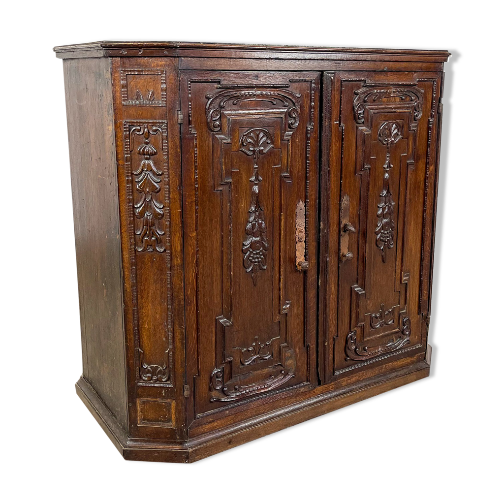 Meuble d'appui Style Renaissance en noyer a fonction dissimulée