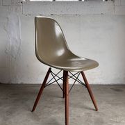 Set of 10 fibreglass & walnut DSW chairs, Charles & Ray Eames, Herman Miller, 60s-70s