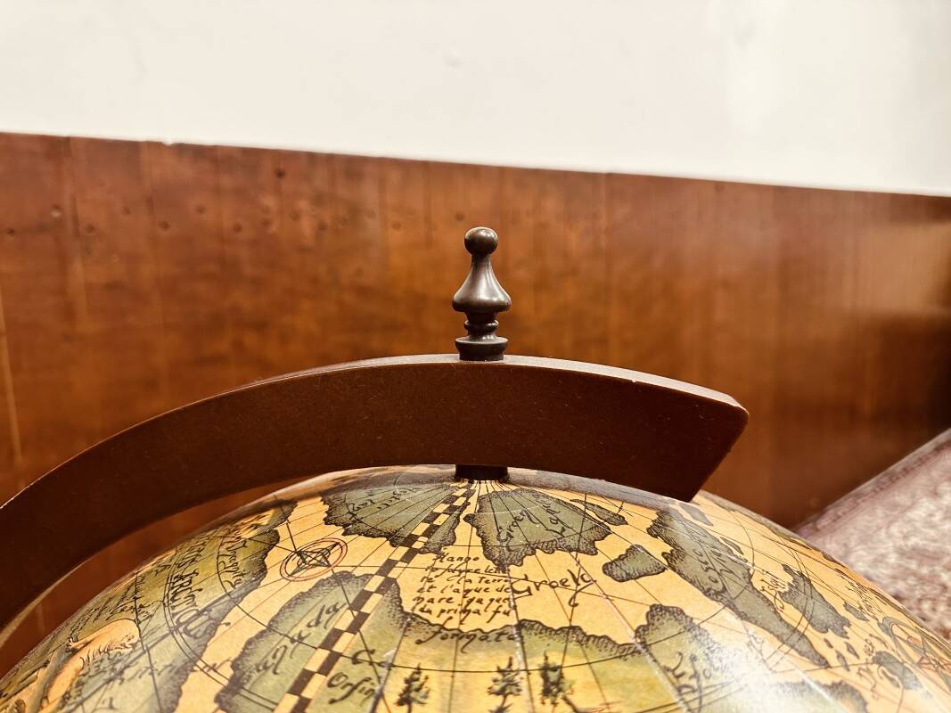 Classic Italian Drink Globe