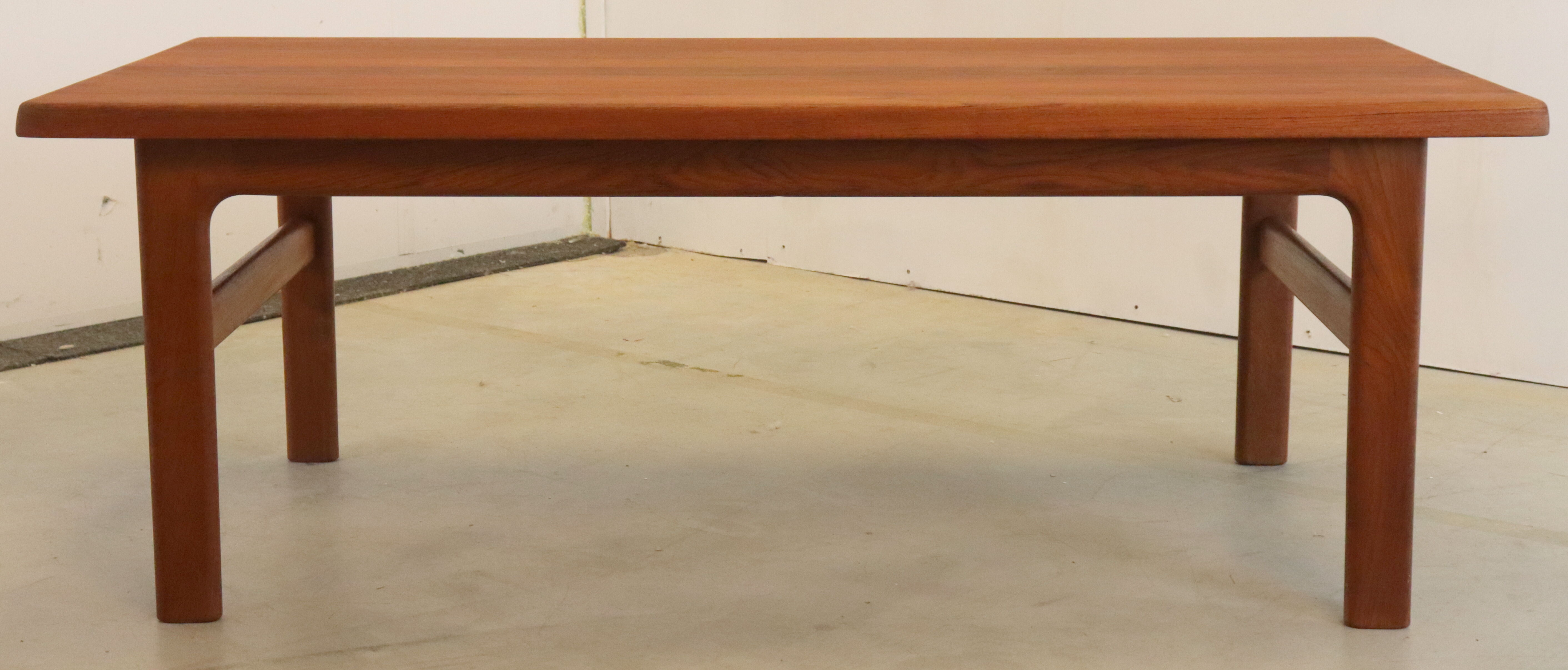 Niels Bach danish design teak coffee table 'Bratbjerg'