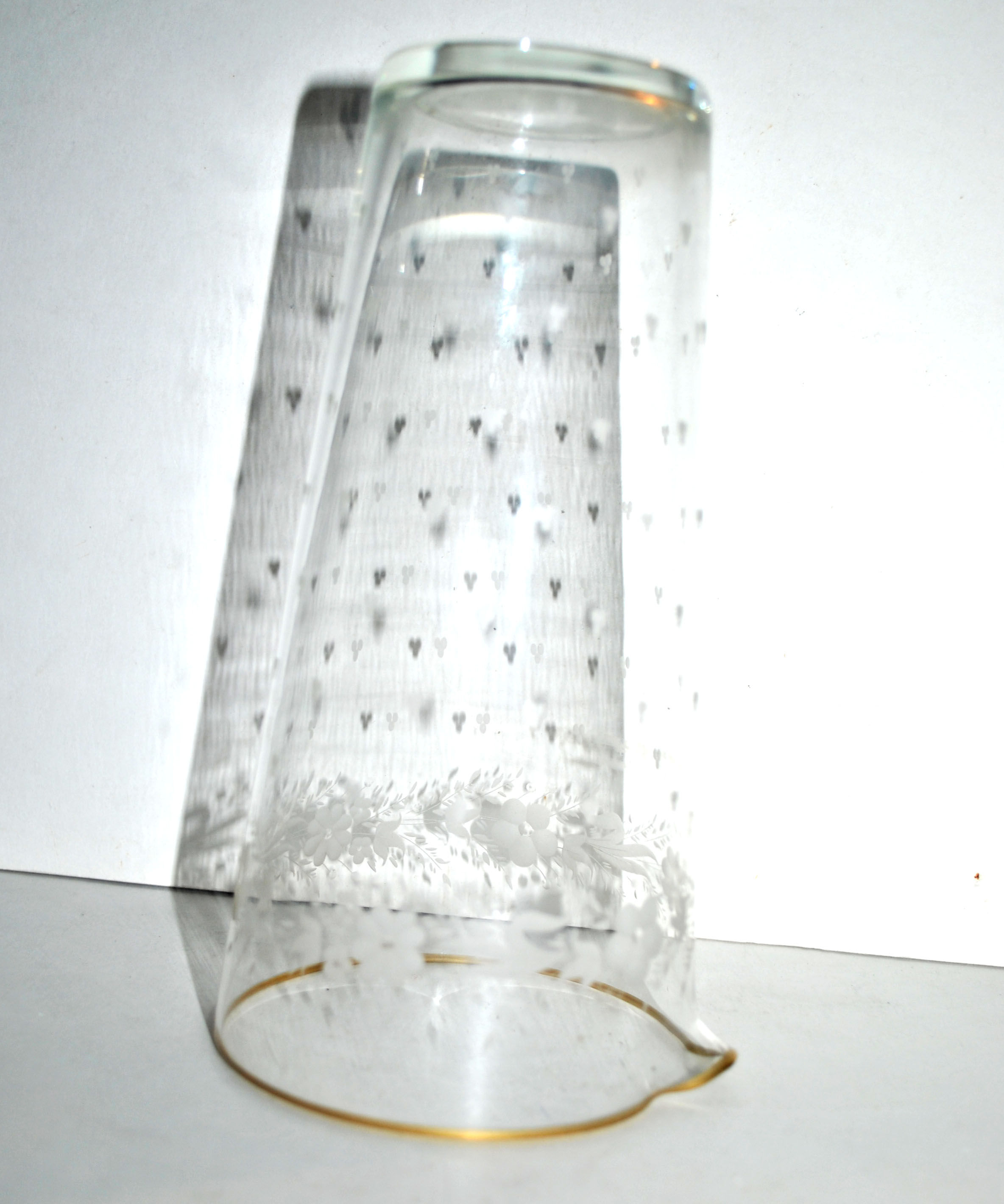 Engraved and gilded crystal jug 1900-1920