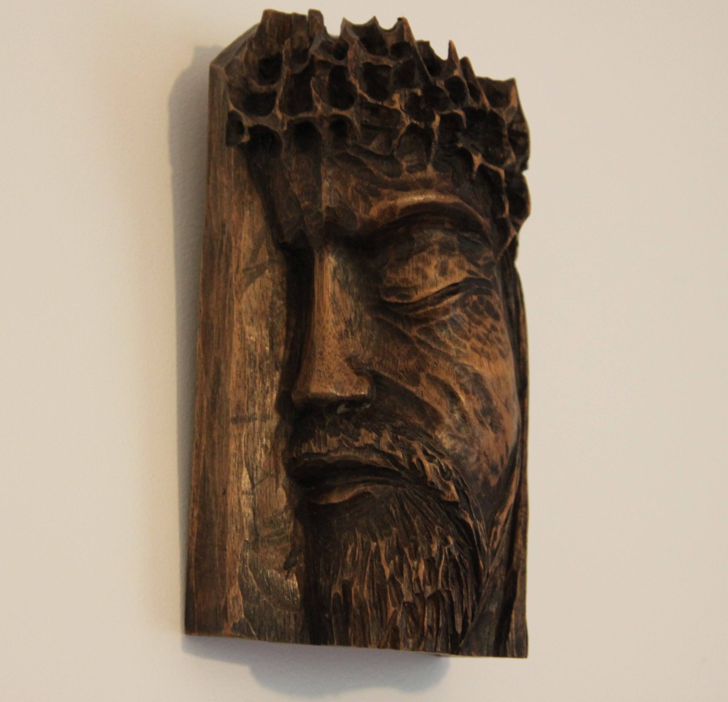 Head wood sculpture