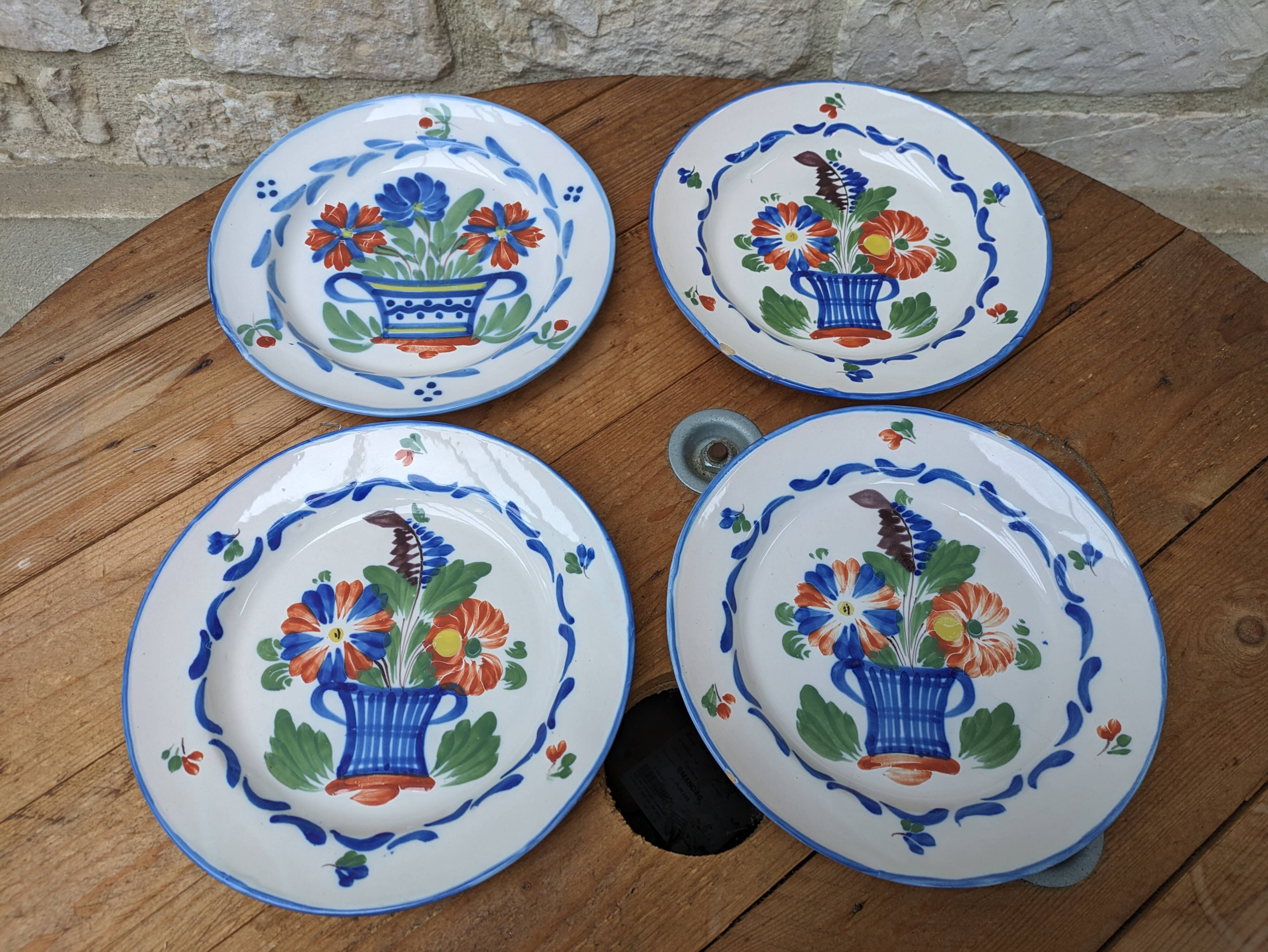 Set of 4 old Saint Clement plates with bouquet of flowers