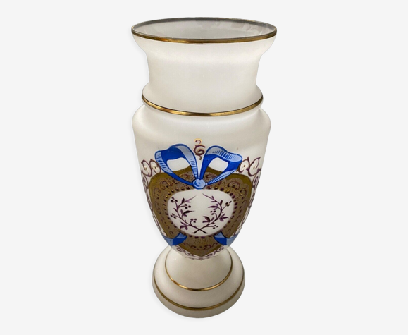Vase en opaline decor emaille Louis XVI fin XIXe