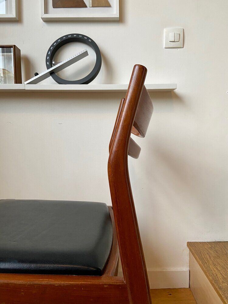 Chaise scandinave en teck et skaï noir