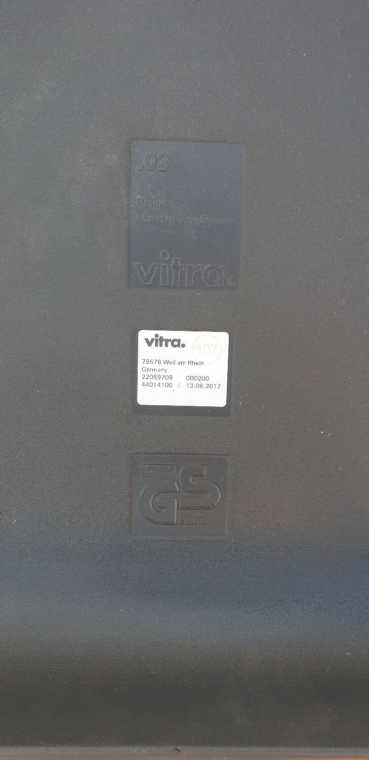 Vitra 03 chair