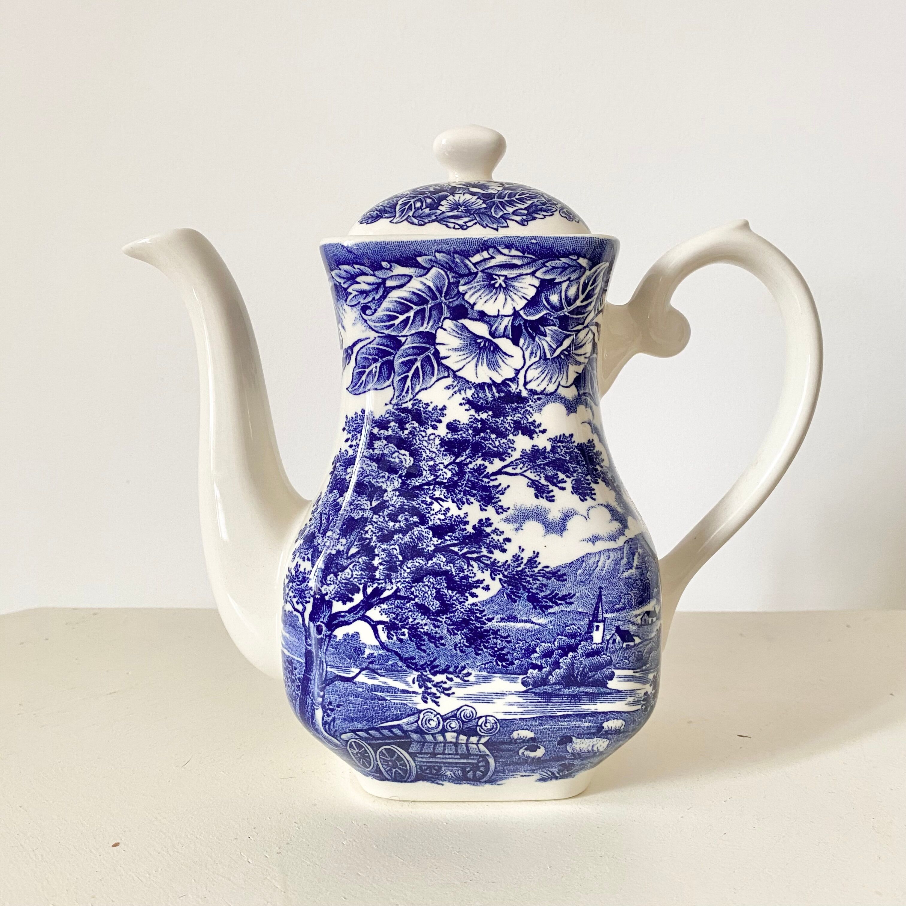 Théière anglaise bleue ancienne