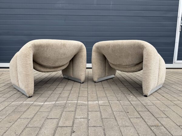 2x Artifort Groovy F598 Pierre Paulin, Pierre Frey: Chenille Igor (Sable)