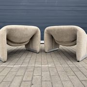 2x Artifort Groovy F598 Pierre Paulin, Pierre Frey: Chenille Igor (Sable)