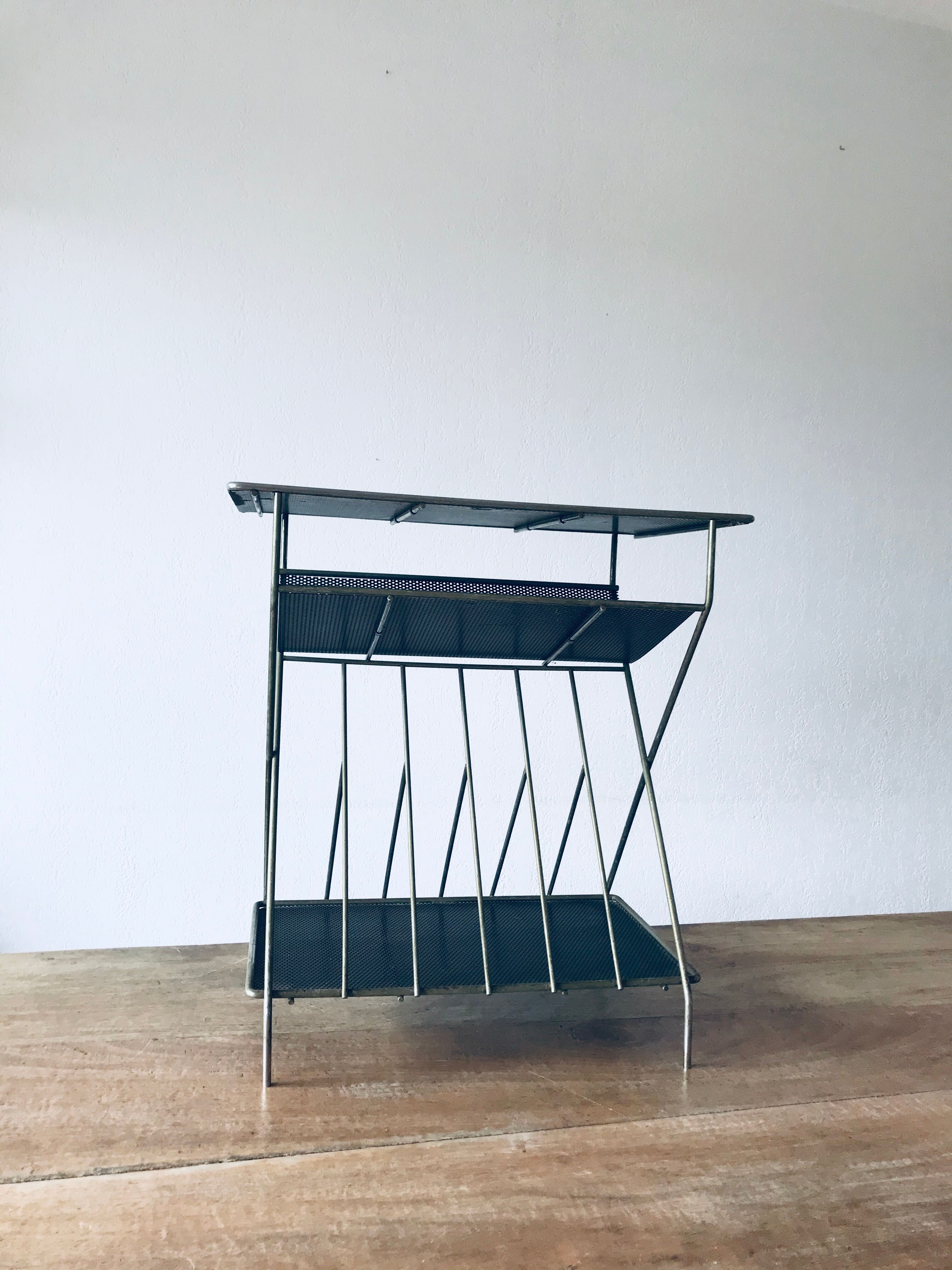 Magazine rack