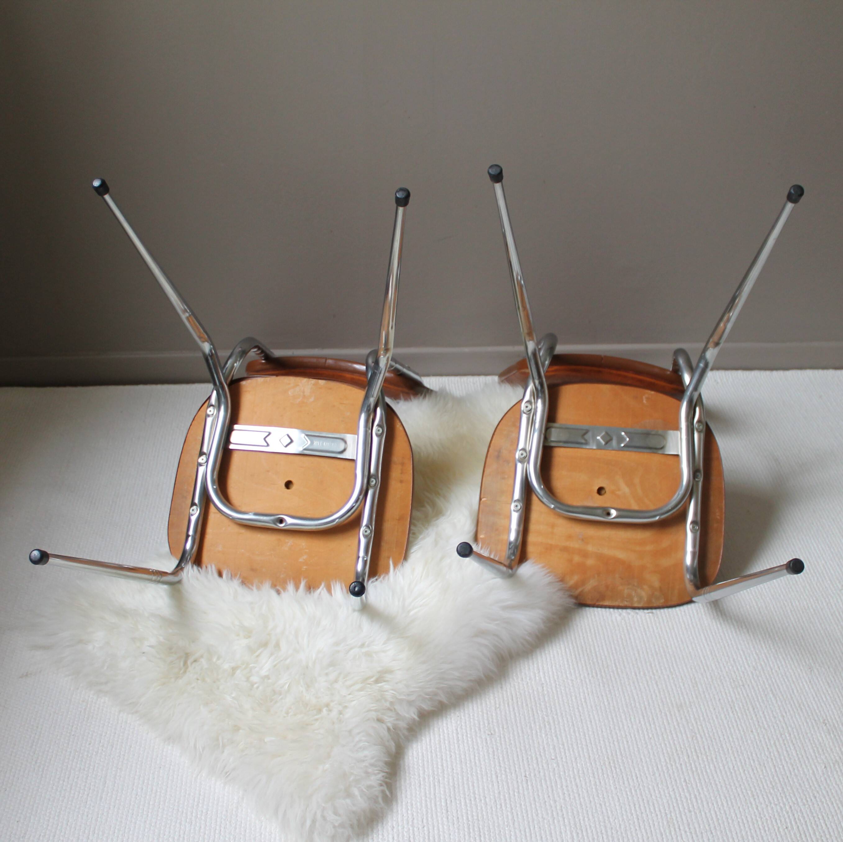 Lot de 2 chaises vintage skaï & piètement chromé