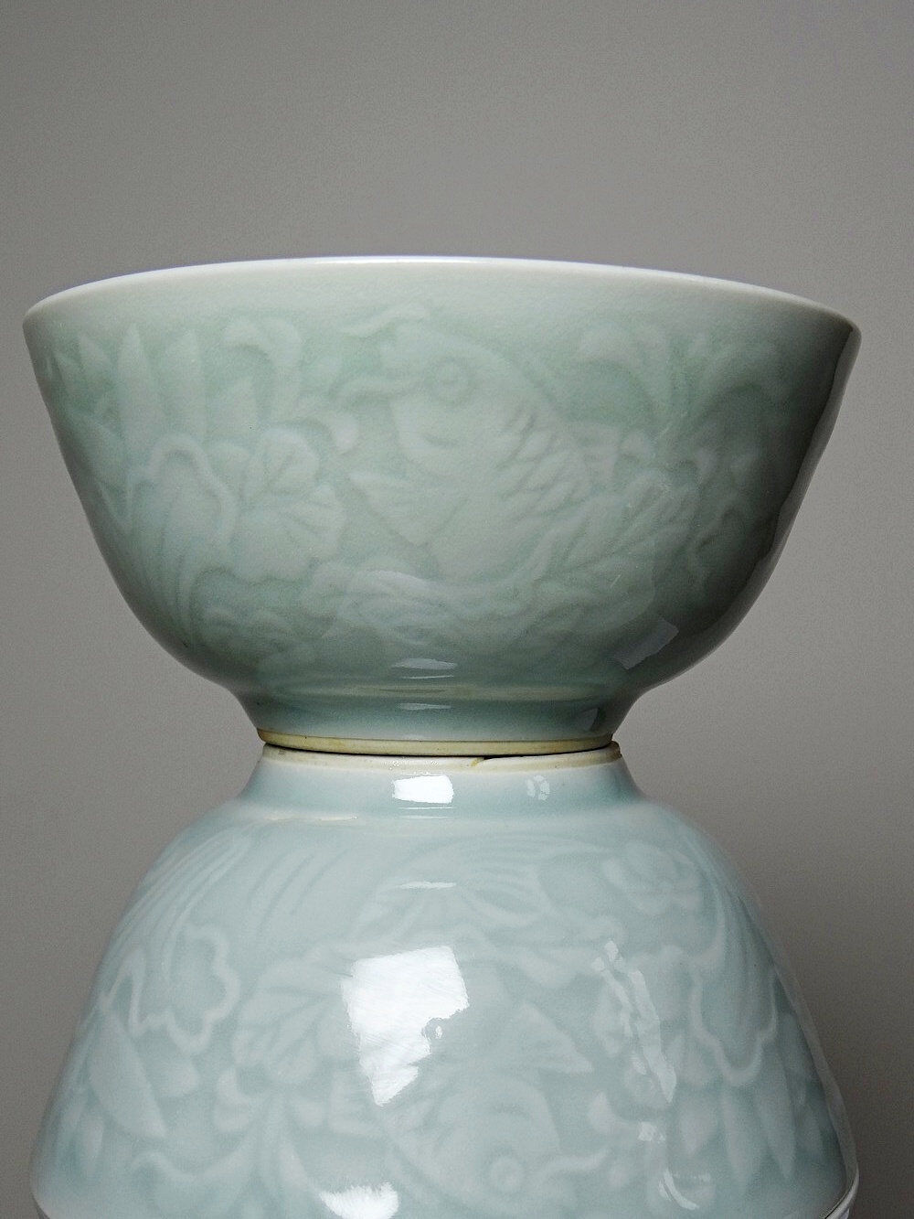 4 vintage Chinese rice bowls in celadon porcelain from the 70s-80s with reliefs of koi carp.