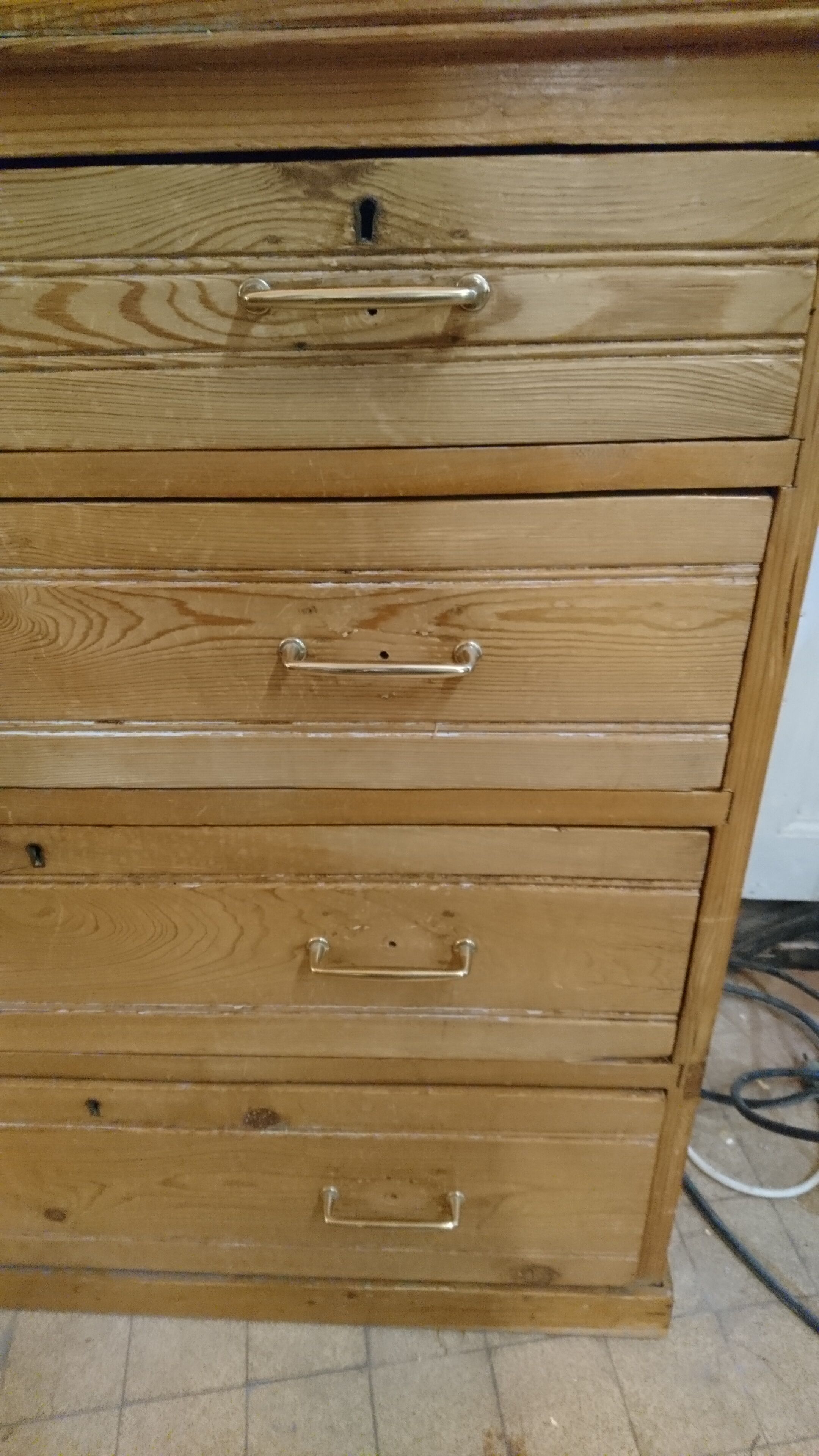 Chest of drawers