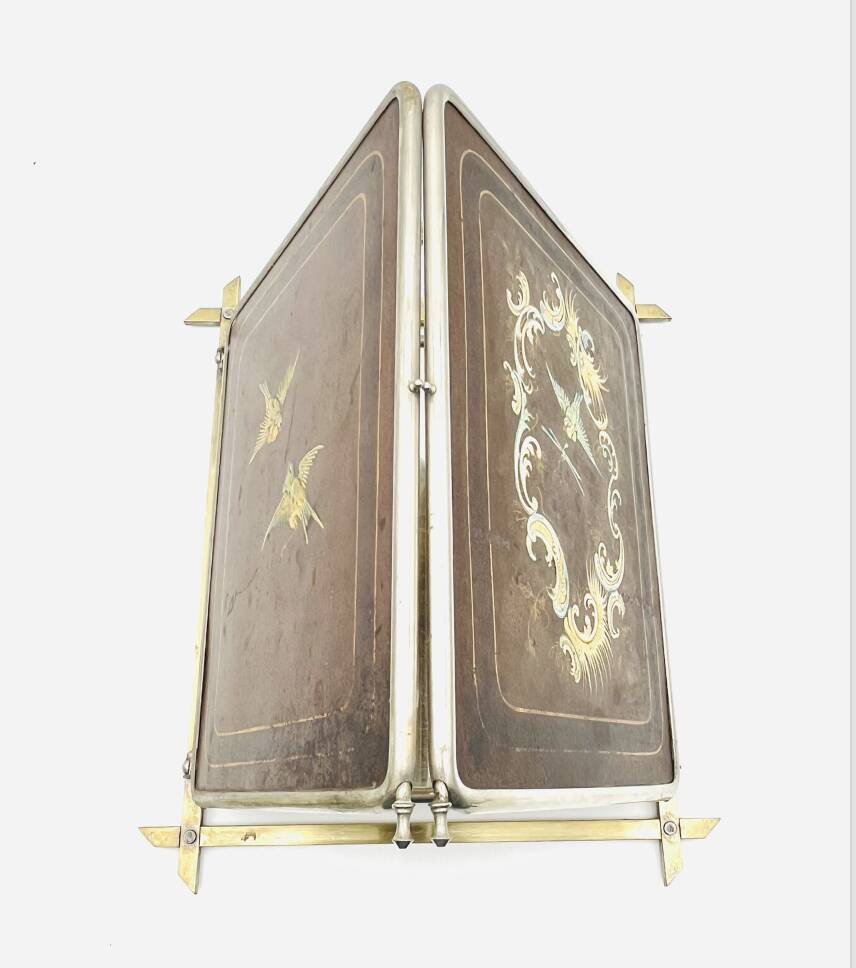 Triptych barber mirror in brass and engraved leather