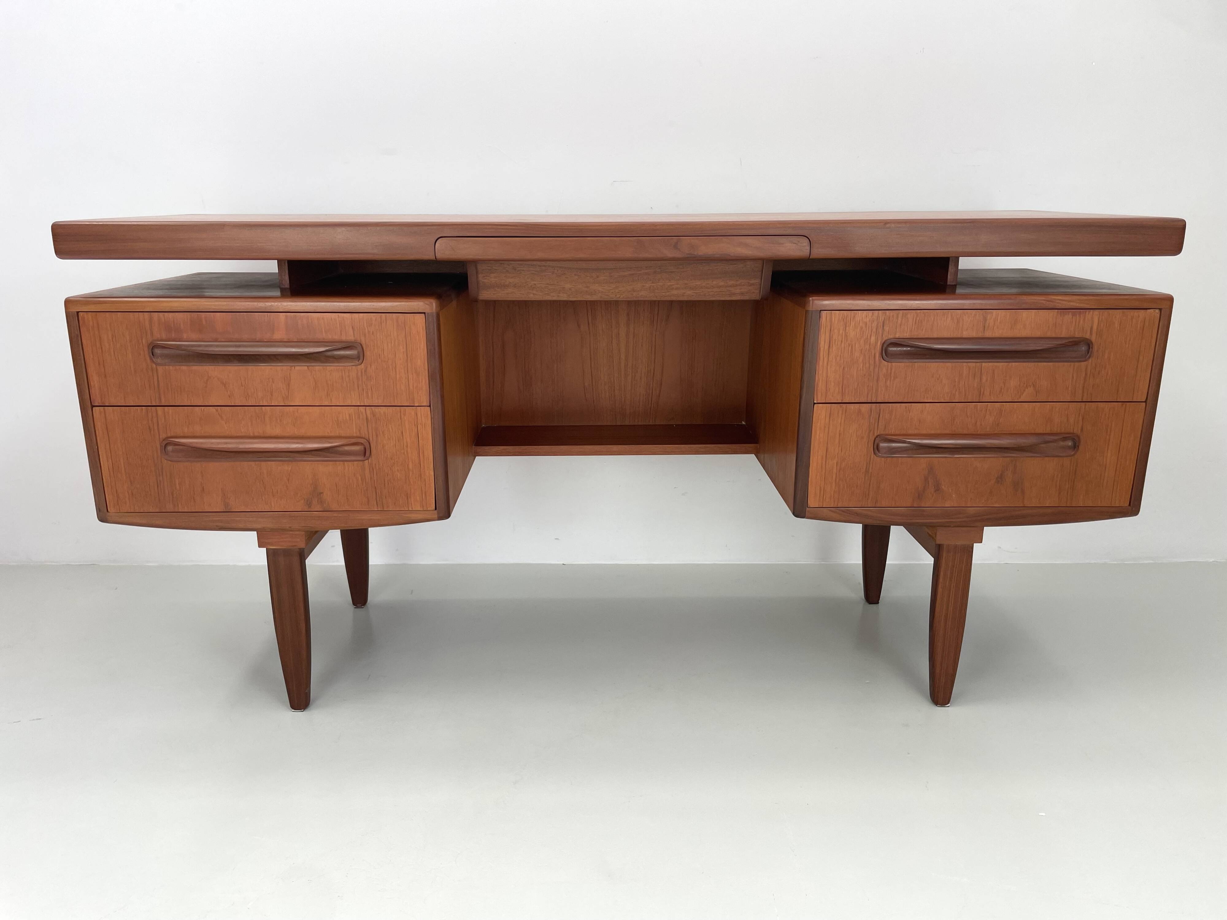 Vintage desk by V.Wilkins for G-Plan, 1960s