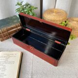 Glove box in lacquered wood