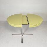 Vintage round dining table with a diameter of 100 cm, extendable to 135 cm, from the 1970s.