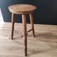 Tabouret tripode vintage en bois brun clair