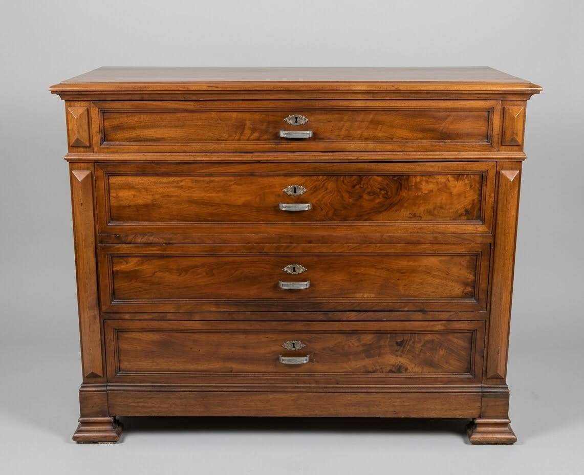 Antique wooden chest of drawers