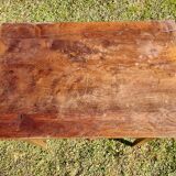 Spindle legs desk