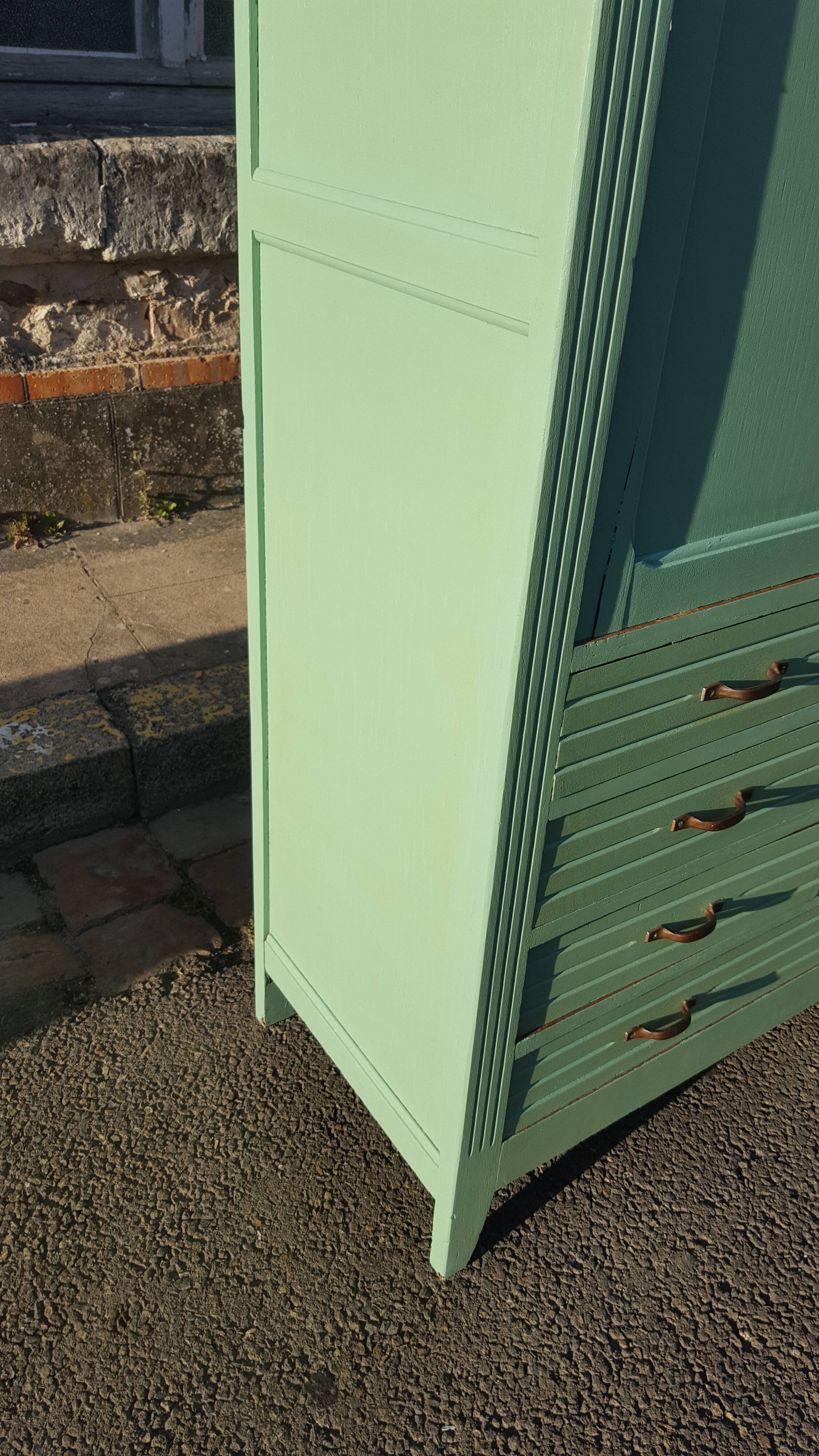 Vintage parisian wooden slip-up