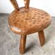 Petite chaise sculptée à la gouge