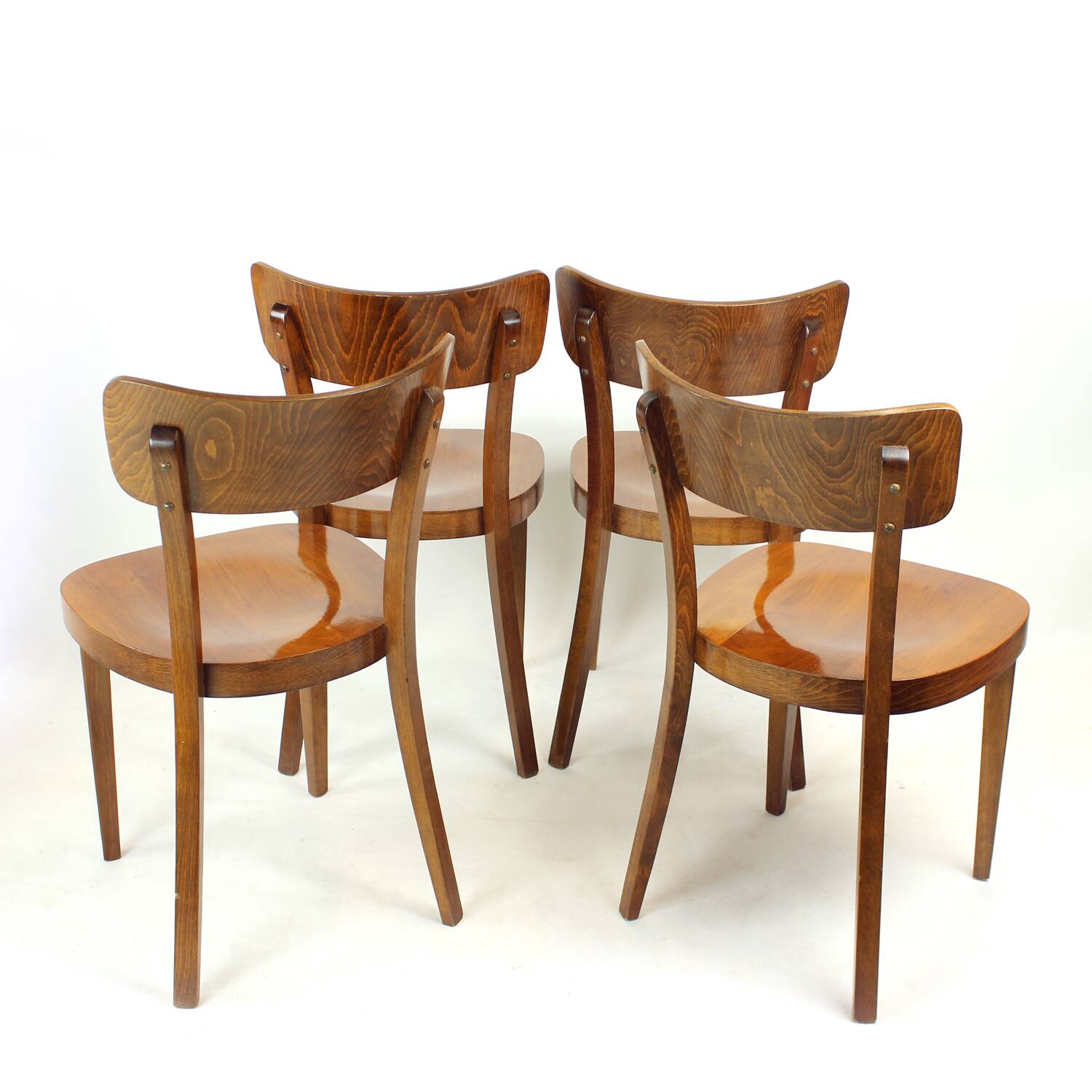 Ensemble de 4 chaises de salle à manger classiques Tatra en noyer, Tchécoslovaquie, années 1950
