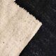 Tapis kilim berbère marocain écru à motifs graphiques noirs 300x194cm