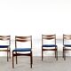 4 chaises en teck et velours bleu marine, milieu XXème