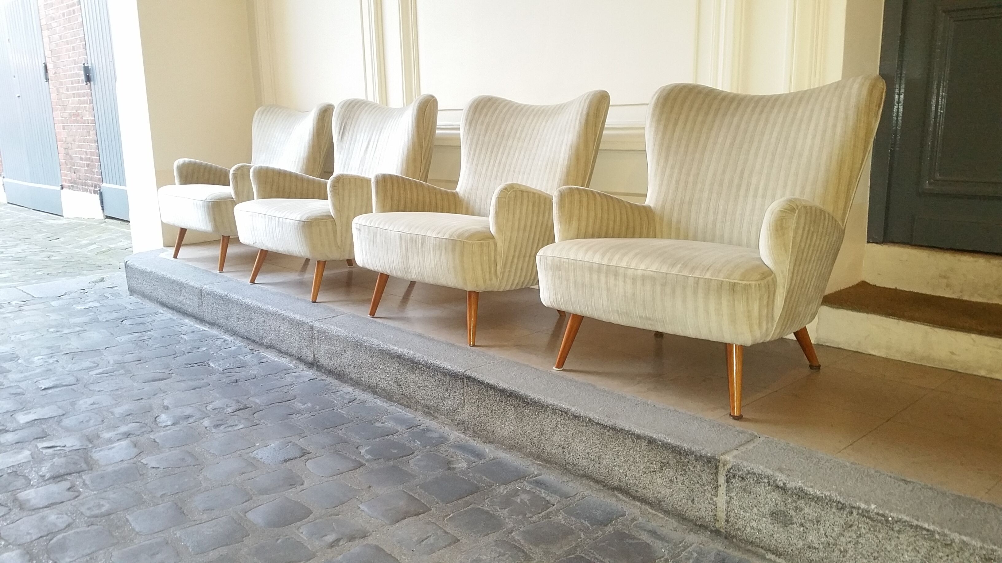Set of 4 chairs organic wingback chairs of the 50s/60s vintage
