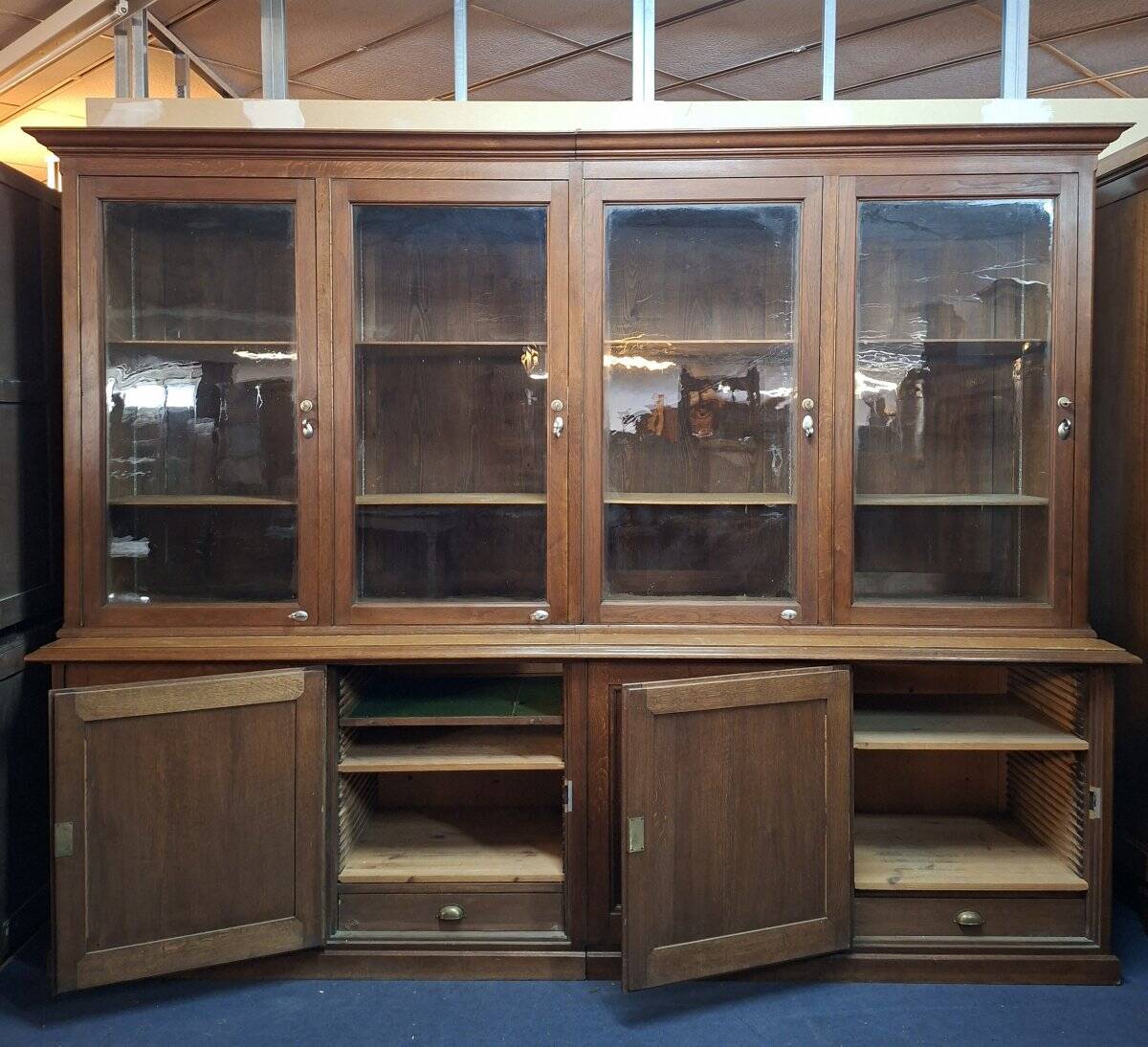 Bibliothèque de magasin / buffet deux corps en chêne – fin XIXe