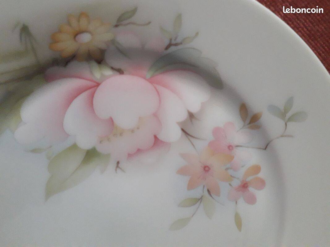 10 dessert plates made of Limoges porcelain, France.