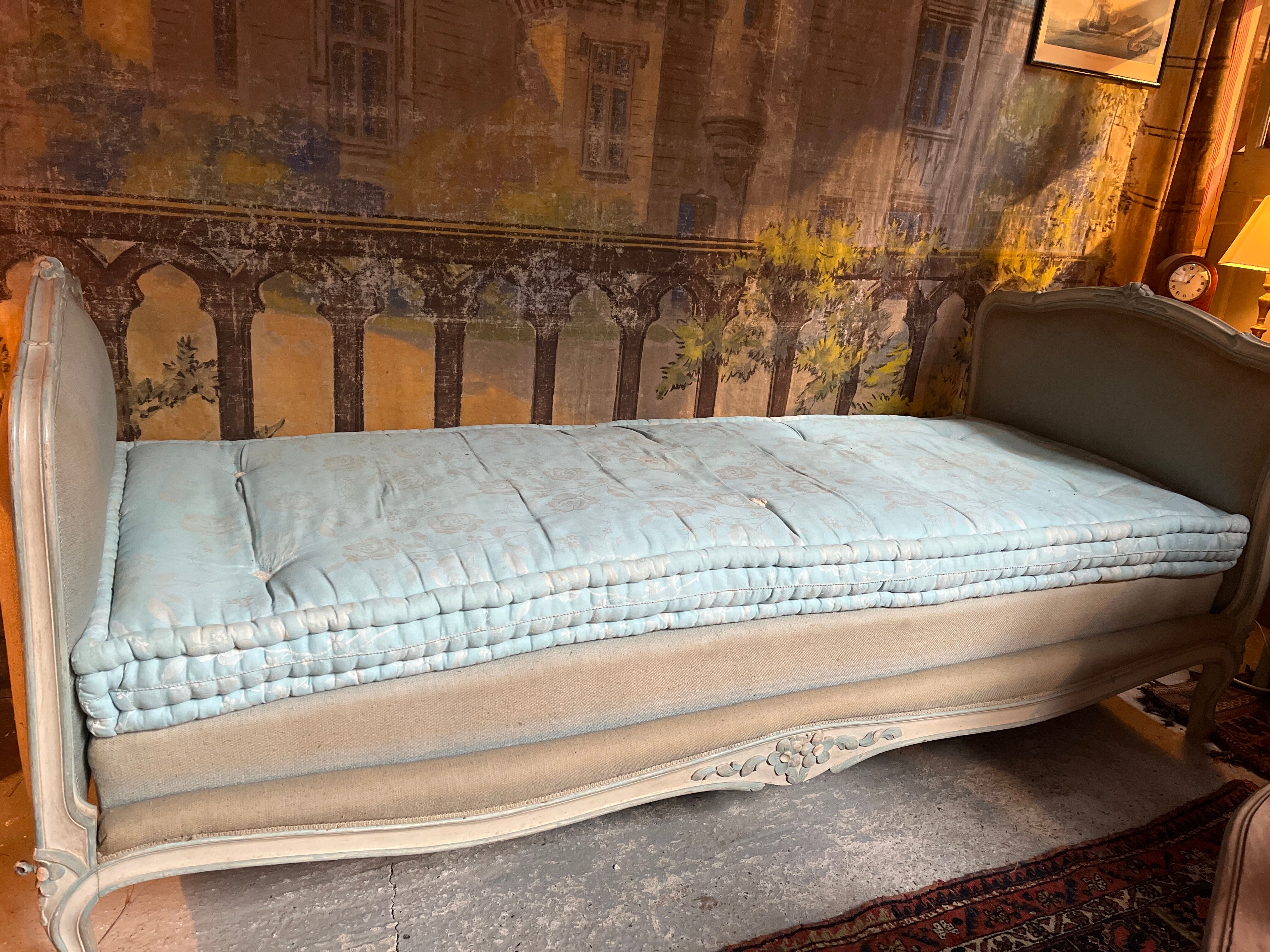 Louis XV style extra sofa bed