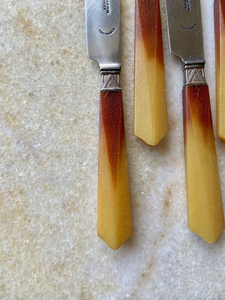 11 amber knives