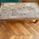 Table basse en bois avec rangement intérieur