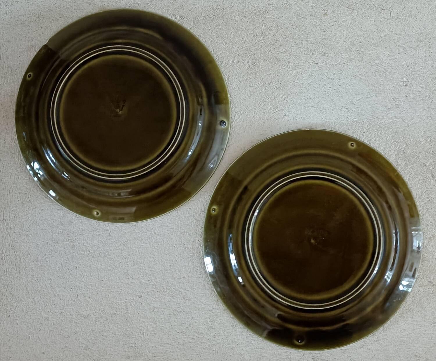 2 vintage Saint Amand plates