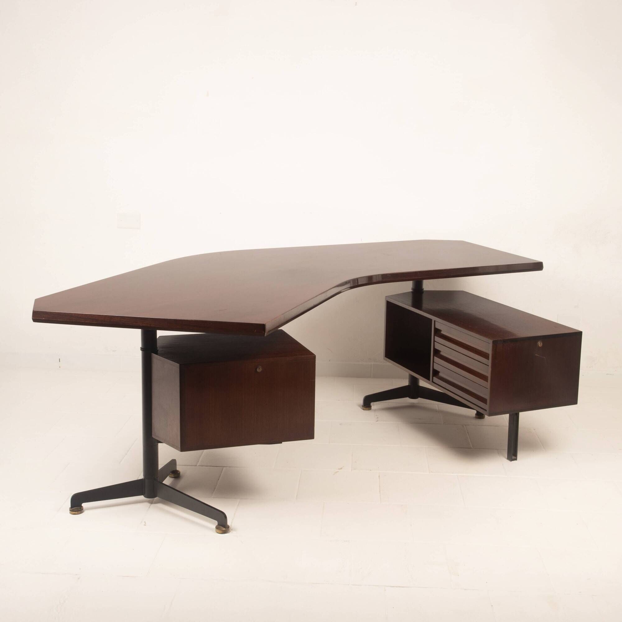 T96 Rosewood Boomerang Desk by Osvaldo Borsani for Tecno, First Edition, 1950