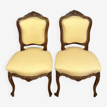 Paire de chaises de style Louis XV en noyer massif vers 1850