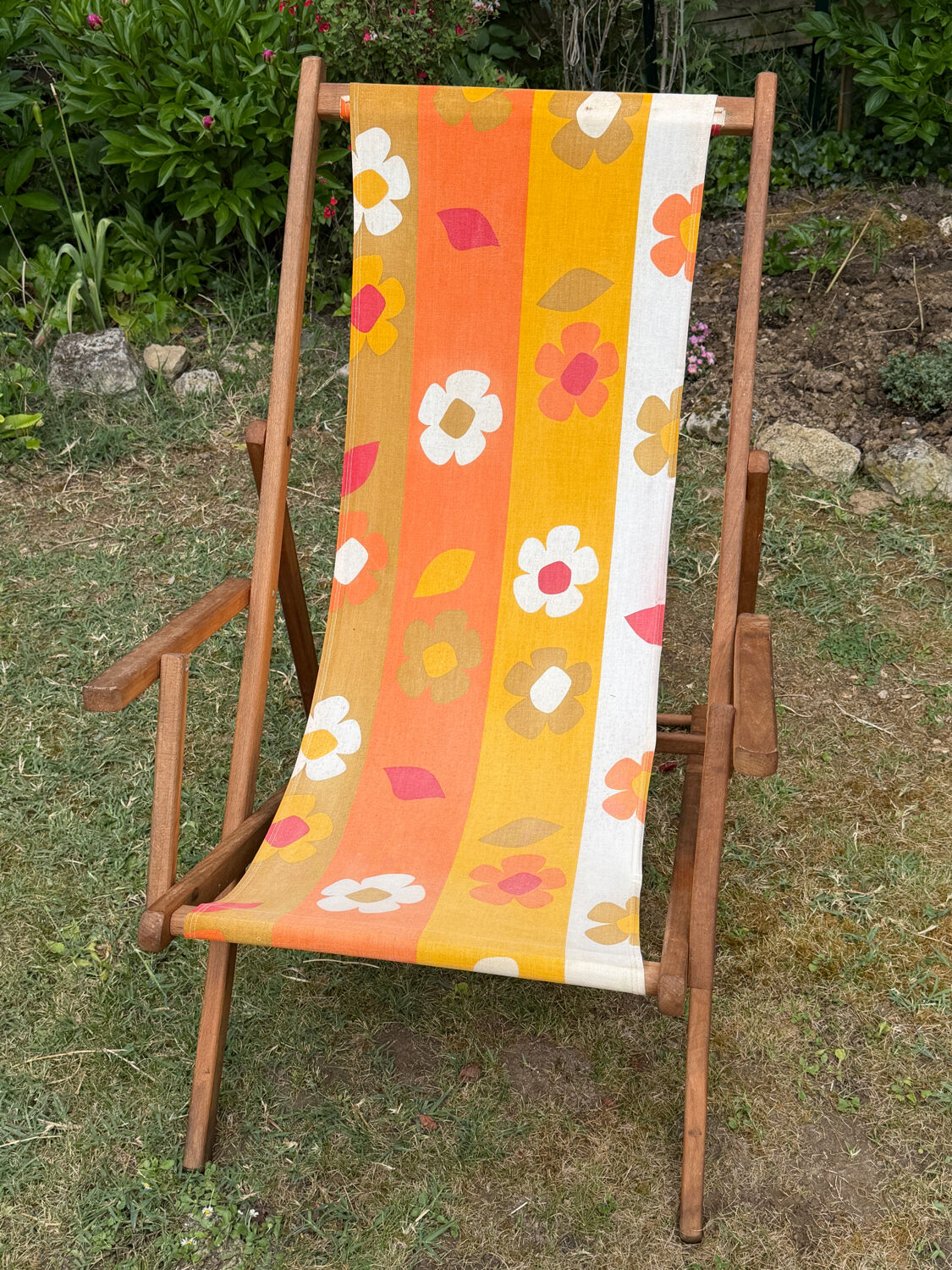 Vintage "Flower Power" Deckchair – 1970s Floral Fabric