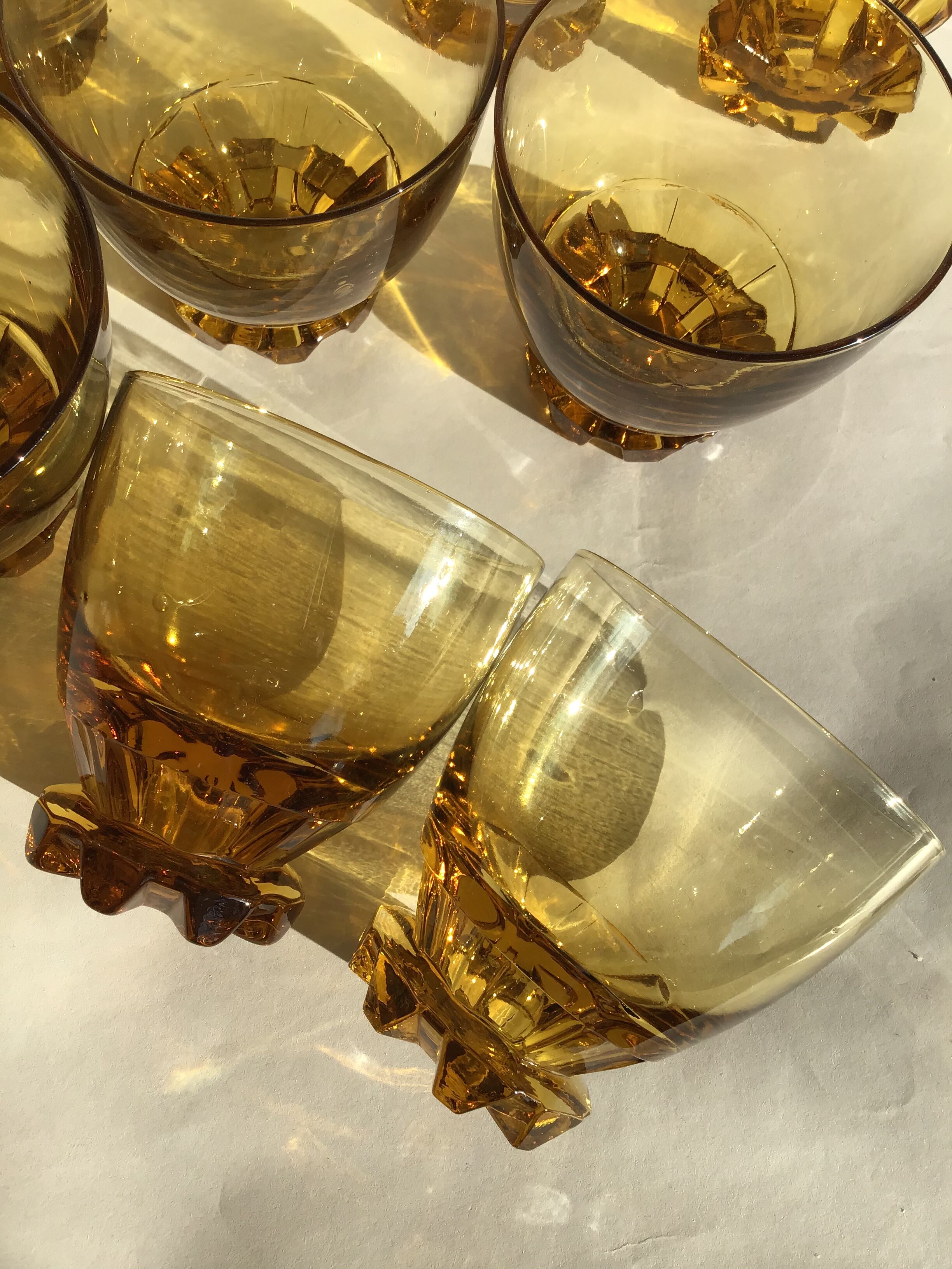 9 glasses amber feet notched wheels