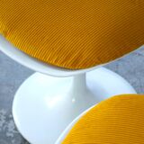 Tulip swivel chairs by Eero Saarinen