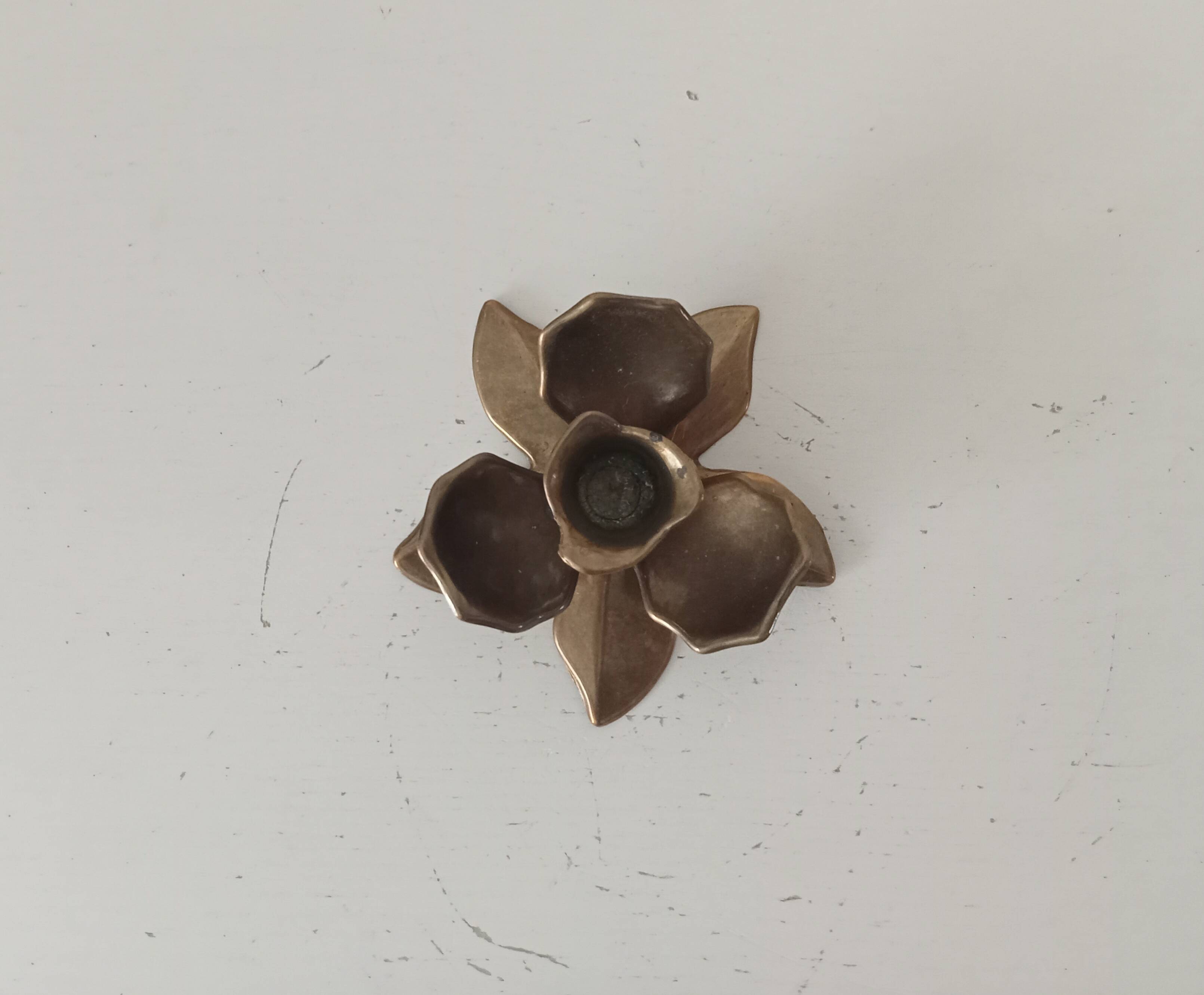 Vintage flower candlestick in solid gold brass